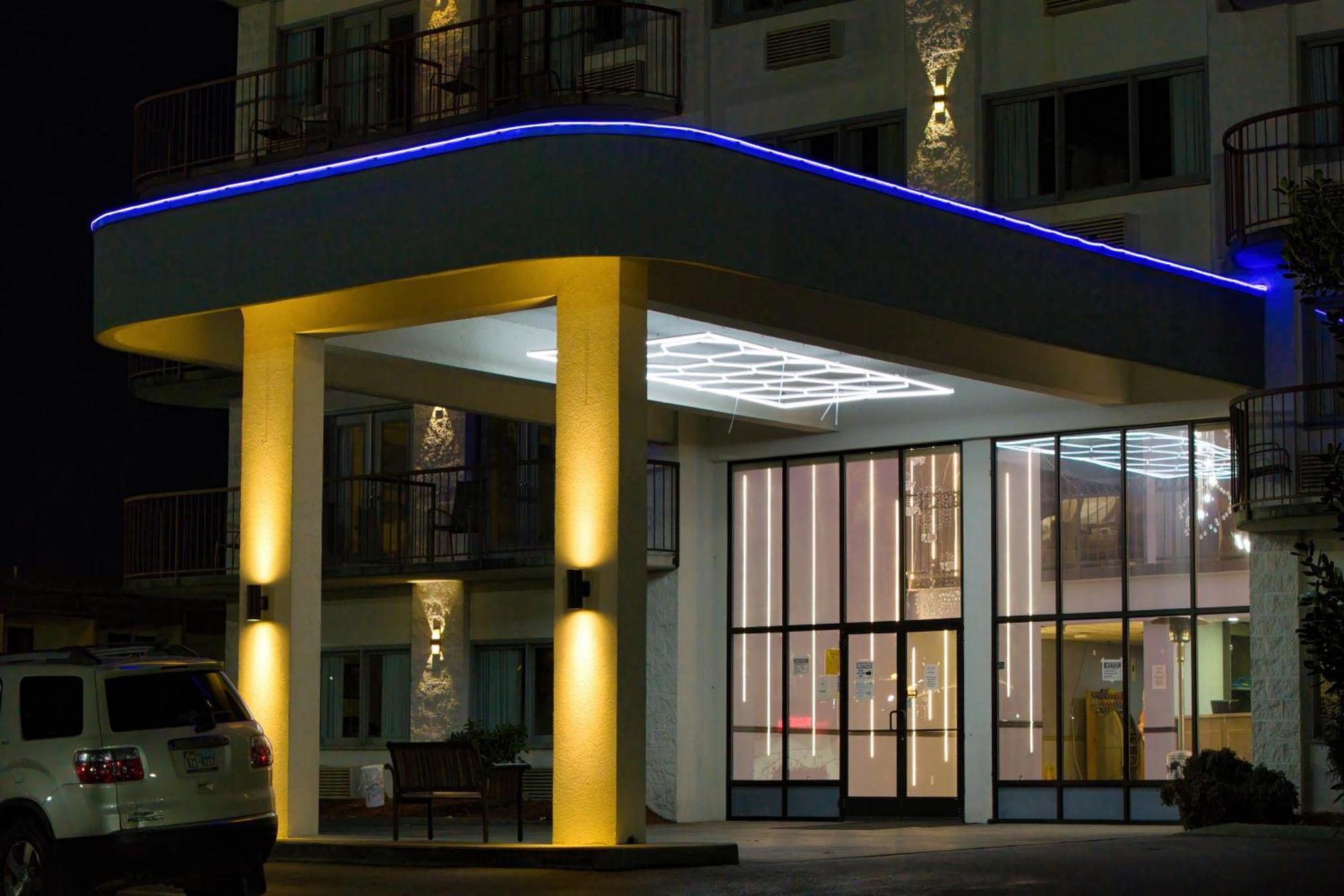 Park Tower Inn Pigeon Forge Exterior photo